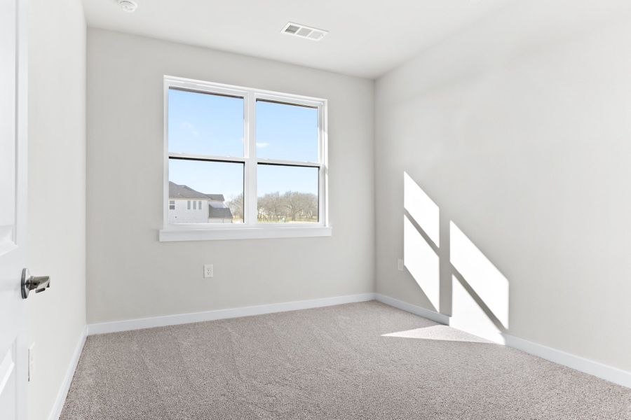 Spacious, unfurnished interior of a new home in Wildridge, Oak Point (Image 22).