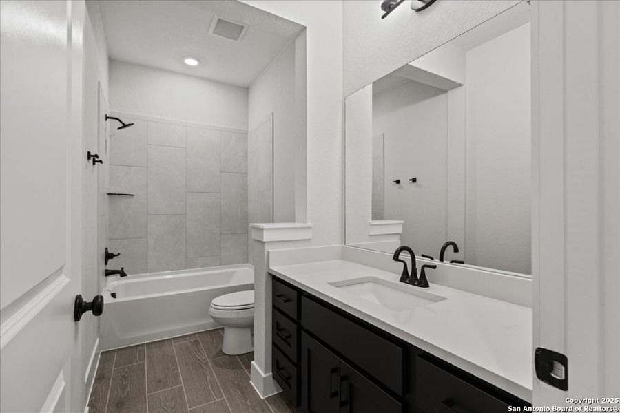 Furnished interior view inside a new home in Village at Three Oaks, Seguin (Image 11). Furnished interior view inside a new home in Village at Three Oaks, Seguin (Image 11).