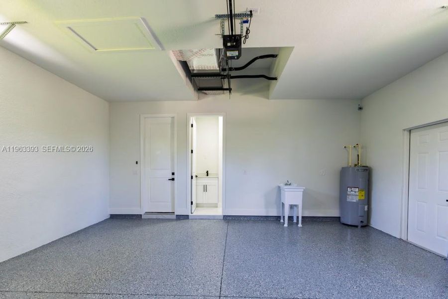 Spacious, unfurnished interior of a new home in , Lehigh Acres (Image 42).
