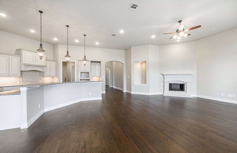 Representative unfurnished interior of a home built from the 3326 by Ravenna Homes in Cross Creek West, Fulshear (Image 43).