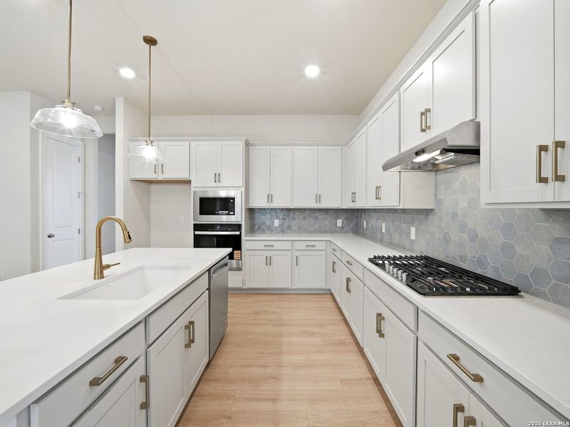 Furnished interior view inside a new home in Cibolo Crossing, Universal City (Image 4).