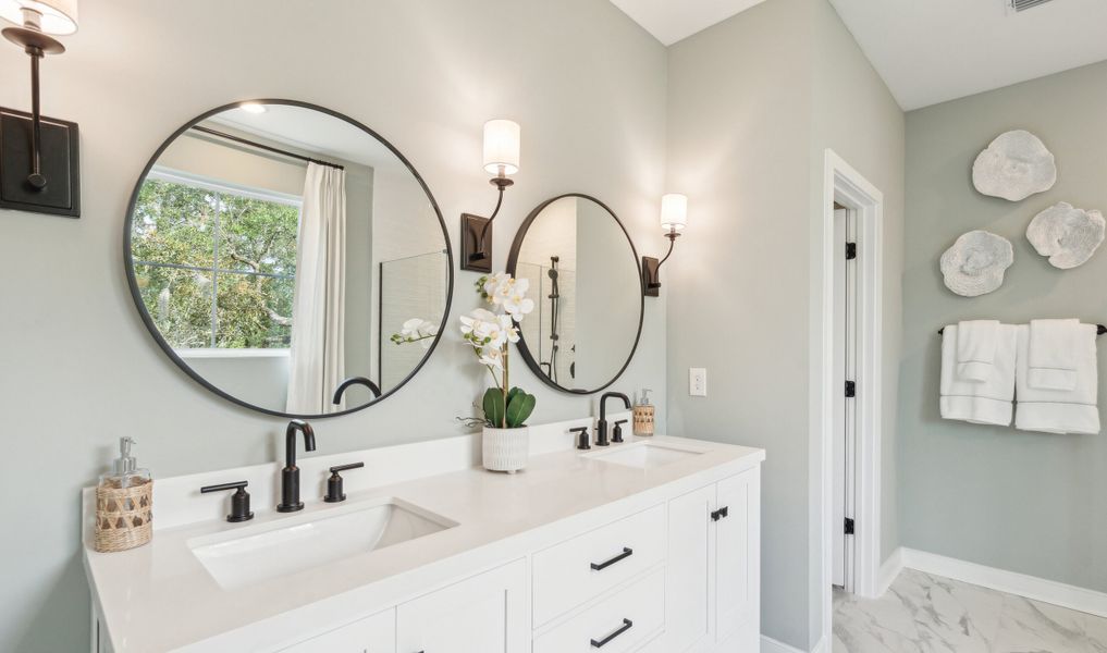 Primary bath with matte black hardware & fixtures Primary bath with matte black hardware & fixtures