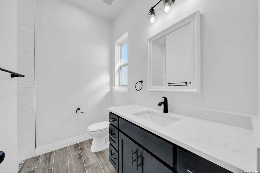 Furnished interior view inside a new home in , La Vernia (Image 9).