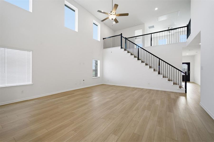 Spacious, unfurnished interior of a new home in Saddlebrook Estates, Waxahachie (Image 16). Spacious, unfurnished interior of a new home in Saddlebrook Estates, Waxahachie (Image 16).