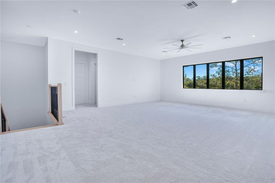Spacious, unfurnished interior of a new home in , Orlando (Image 48).
