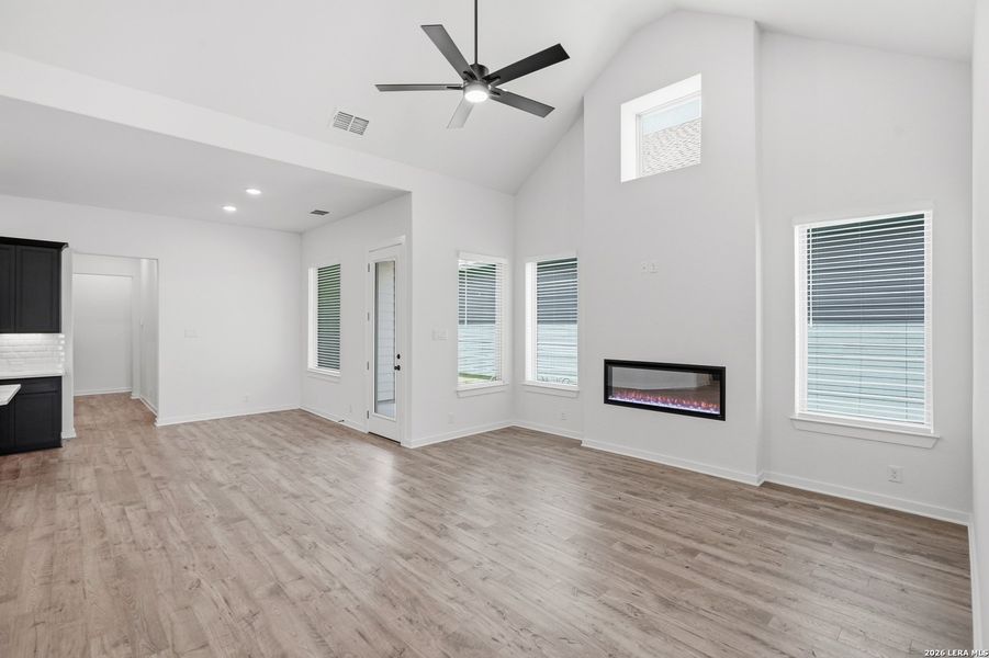 Spacious, unfurnished interior of a new home in The Crossvine, Schertz (Image 33).