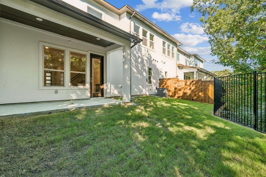 Each unit has fenced yard. Each unit has fenced yard.