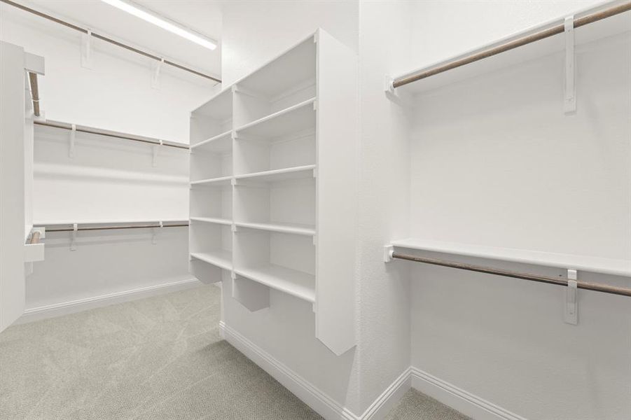 21. 2122 Clairmont - Closet 21. 2122 Clairmont - Closet