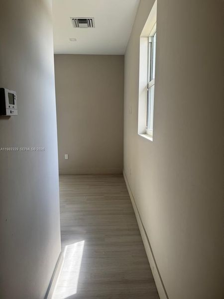 Spacious, unfurnished interior of a new home in , Fort Lauderdale (Image 20).