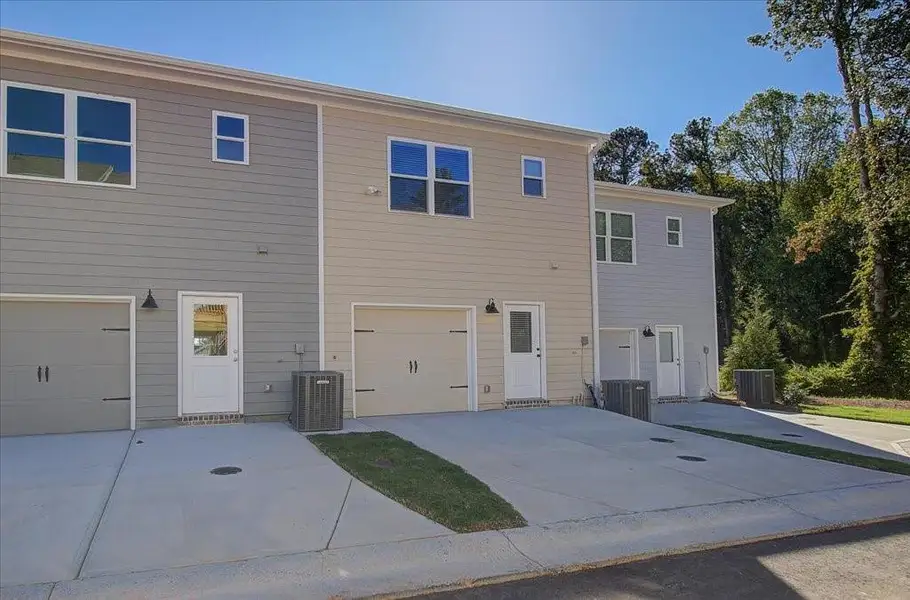 Exterior details and patio area of a home in Wildwood Place, Powder Springs (Image 26).