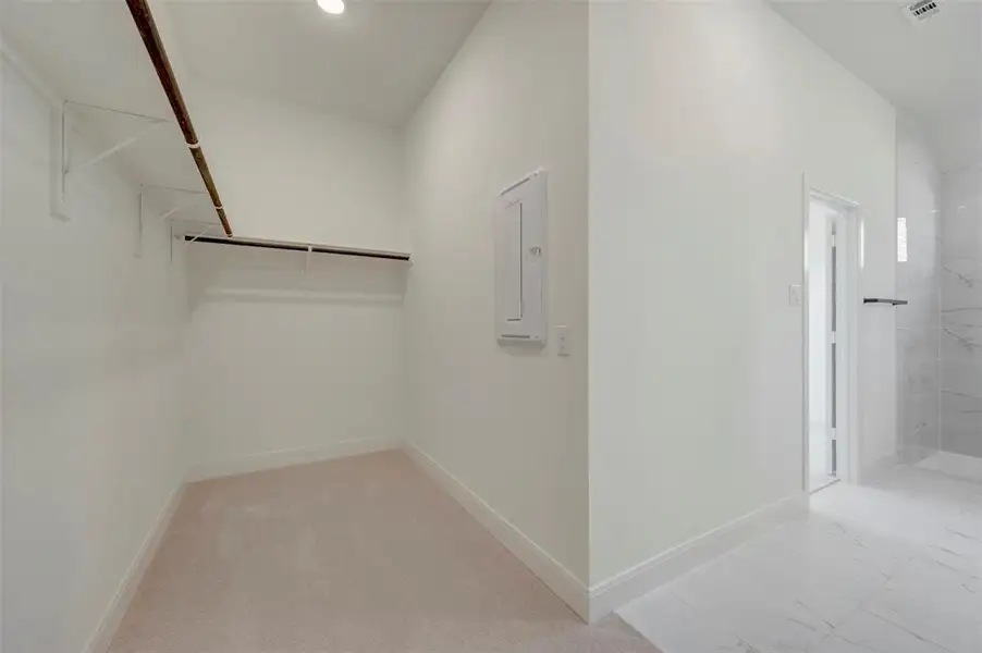 Spacious, unfurnished interior of a new home in Creekshaw – Classic, Royse City (Image 25).