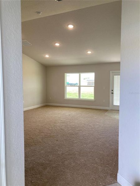 Spacious, unfurnished interior of a new home in , Oxford (Image 10).