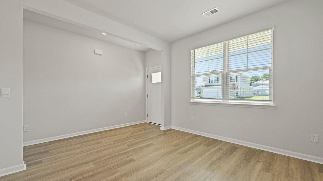 Spacious, unfurnished interior of a new home in Settlement at Salamander, North Charleston (Image 14).