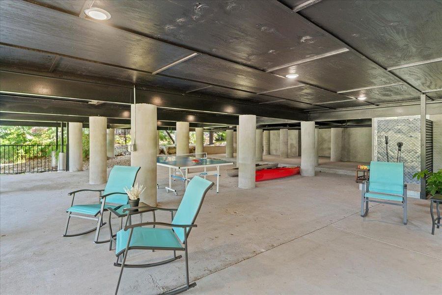 Spacious area beneath the home