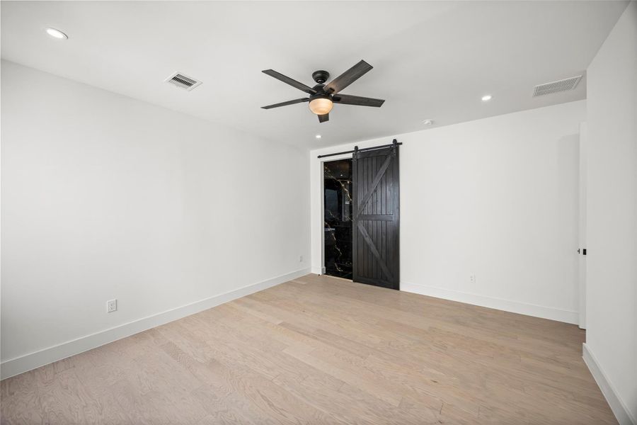 Spacious, unfurnished interior of a new home in , Houston (Image 18).
