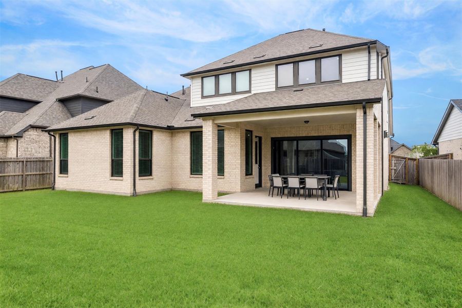 Exterior details and patio area of a home in Westland Ranch, League City (Image 3).
