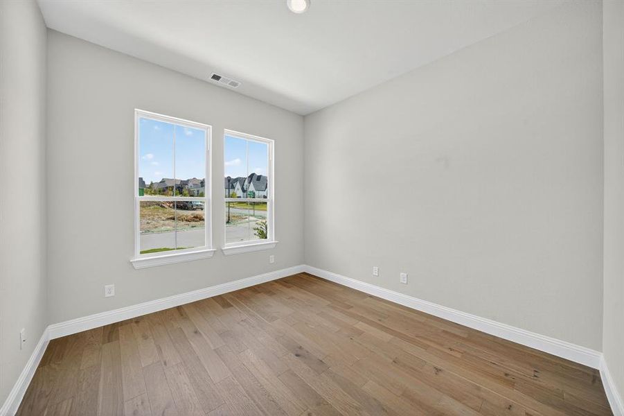 Spacious, unfurnished interior of a new home in Walsh Ranch, Fort Worth (Image 16).