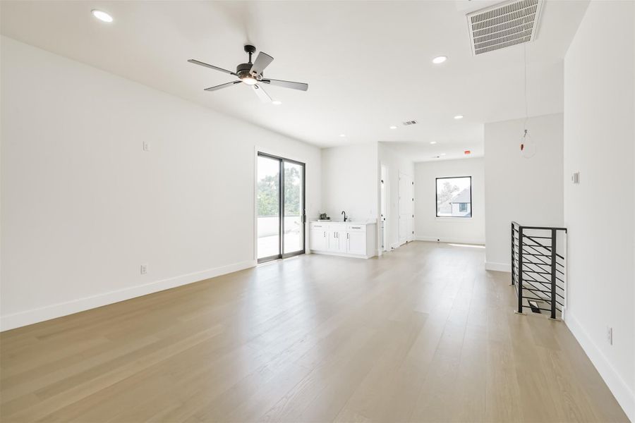 Spacious, unfurnished interior of a new home in , Houston (Image 40).