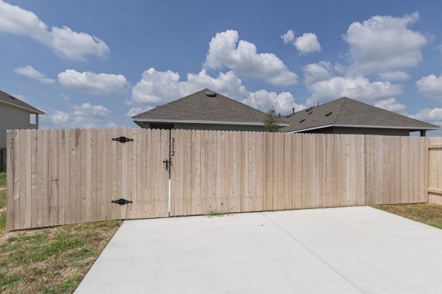 Exterior details and patio area of a home in Blanco Vista, San Marcos (Image 27).