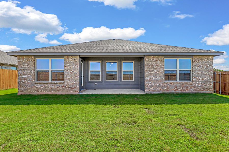 Representative exterior details of a home built from the Essex by Cheldan Homes in Stoneview, Glen Rose (Image 34).