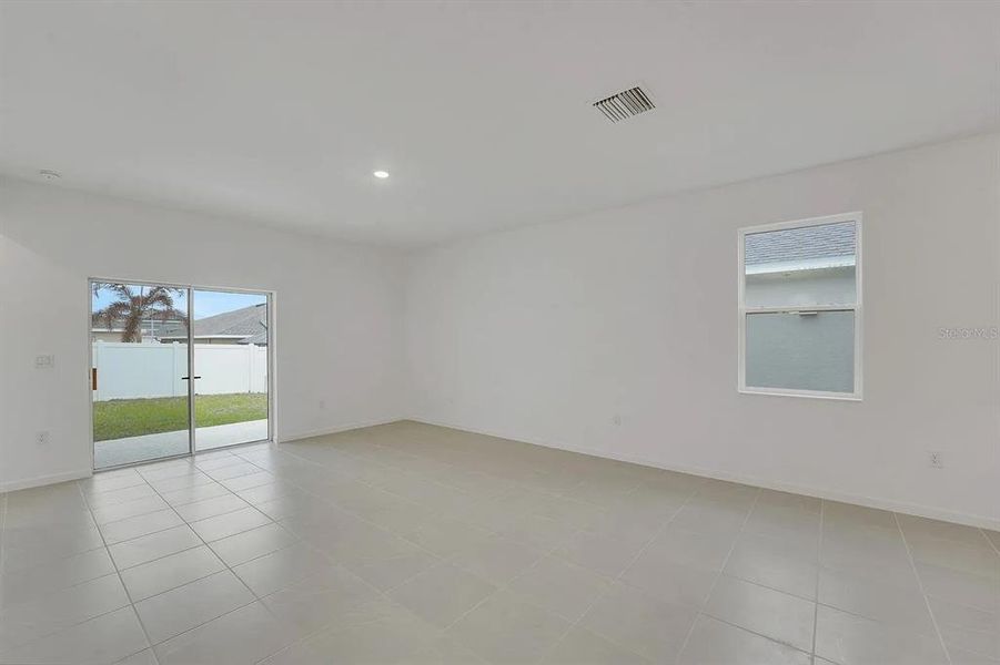 Spacious, unfurnished interior of a new home in Cypress Park Estates, Haines City (Image 35).