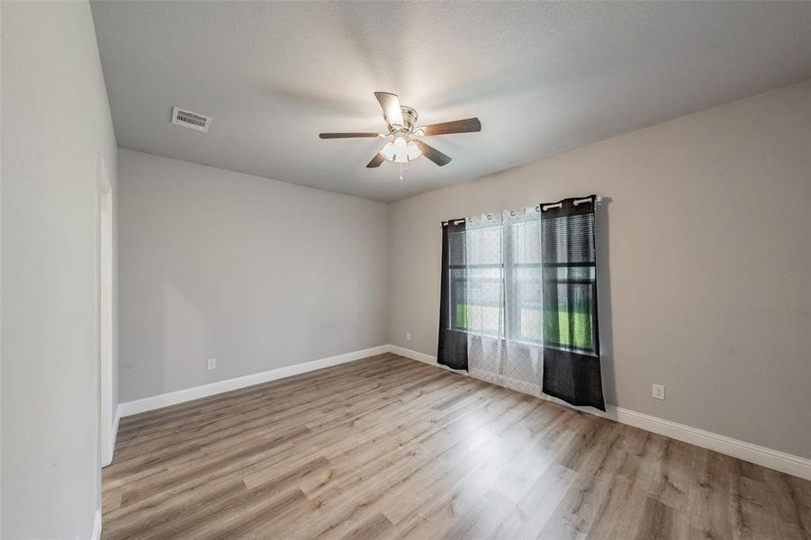 Spacious, unfurnished interior of a new home in , Cleburne (Image 32).