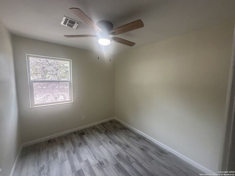 Spacious, unfurnished interior of a new home in , Bandera (Image 13).