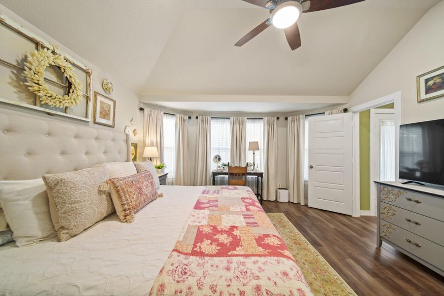 Image 16 of a home in Mustang Crossing.