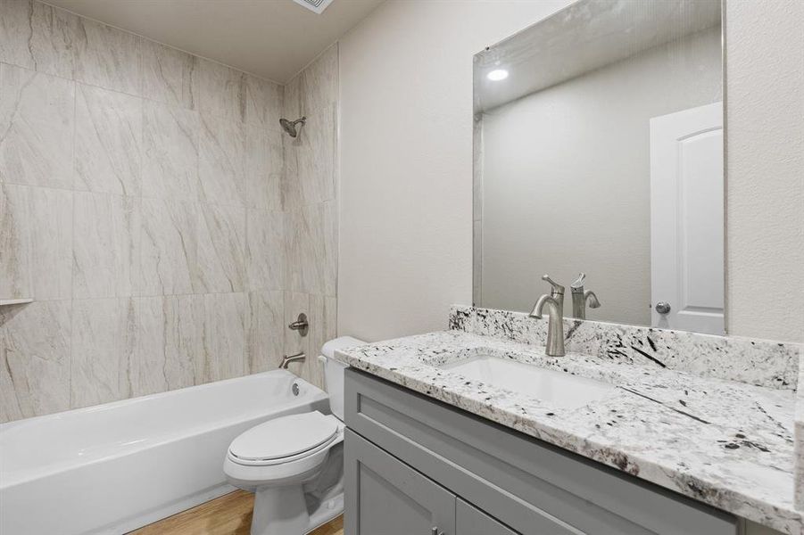 Furnished interior view inside a new home in , Alvarado (Image 4).