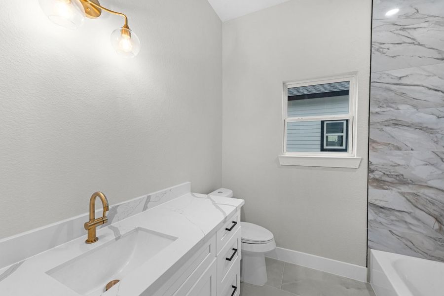 full bathroom for bedroom  2 and 3