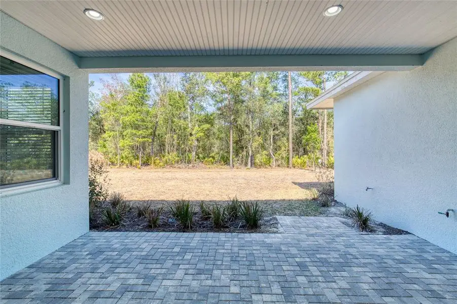 Exterior details and patio area of a home in , Daytona Beach (Image 35).