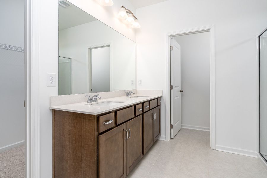 Furnished interior view inside a new home in Ridgewood, Shelbyville (Image 7).