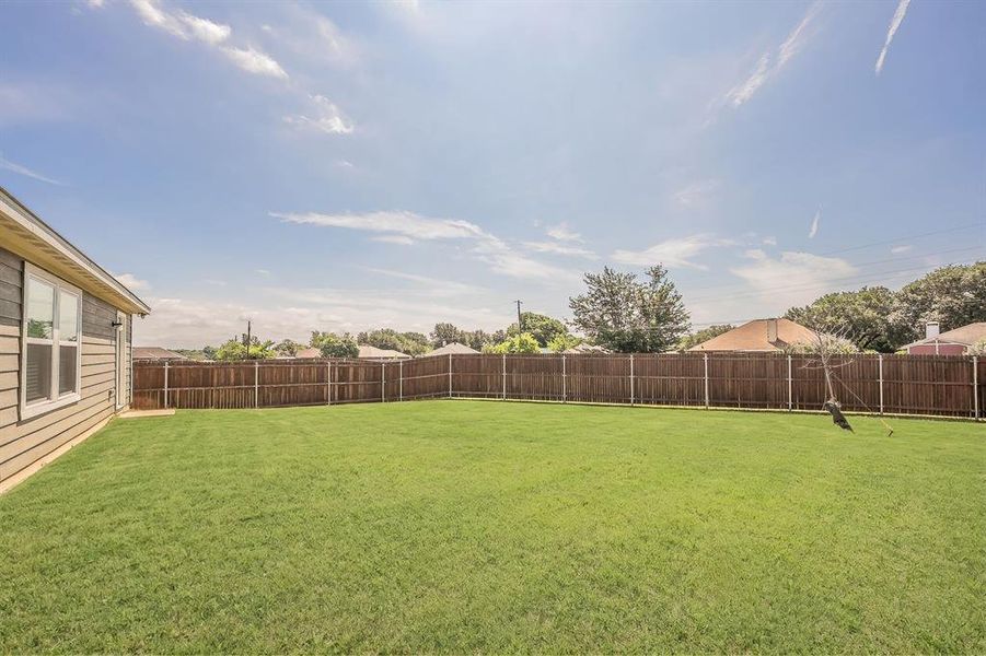 Exterior details and patio area of a home in Craftsman’s Corner, Cleburne (Image 24).
