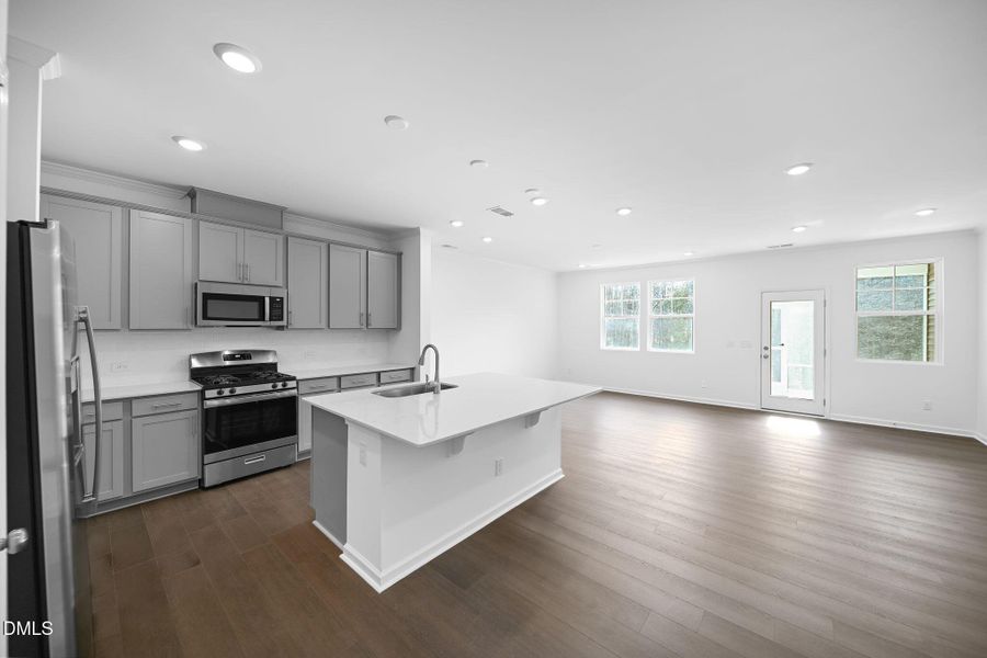 SUN_Everlee_Pic_CarsonII_QMI_260_Kitchen