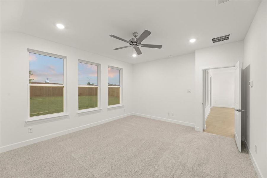 Spacious, unfurnished interior of a new home in Creekside, Royse City (Image 23).
