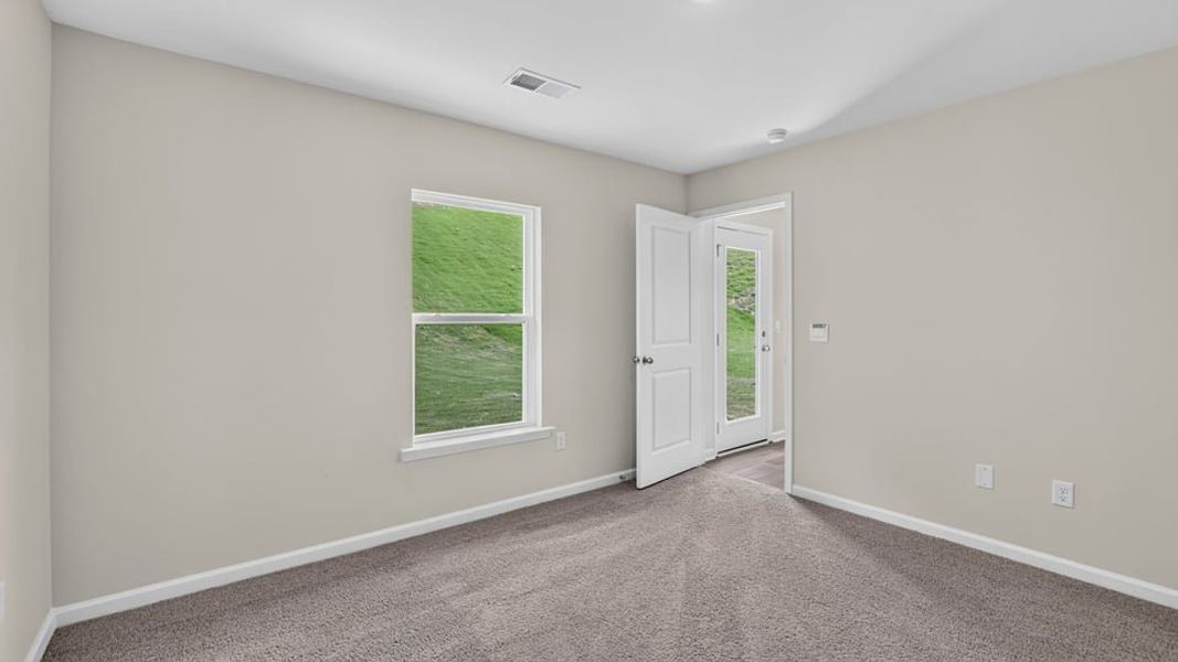 Spacious, unfurnished interior of a new home in Cedar Gap, Fountain Inn (Image 31).