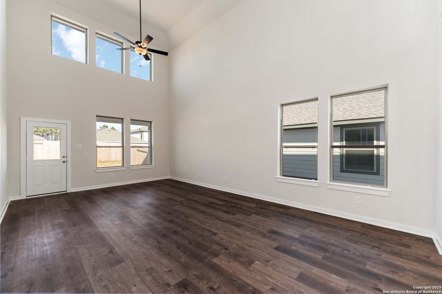 Spacious, unfurnished interior of a new home in Timber Creek, San Antonio (Image 14).