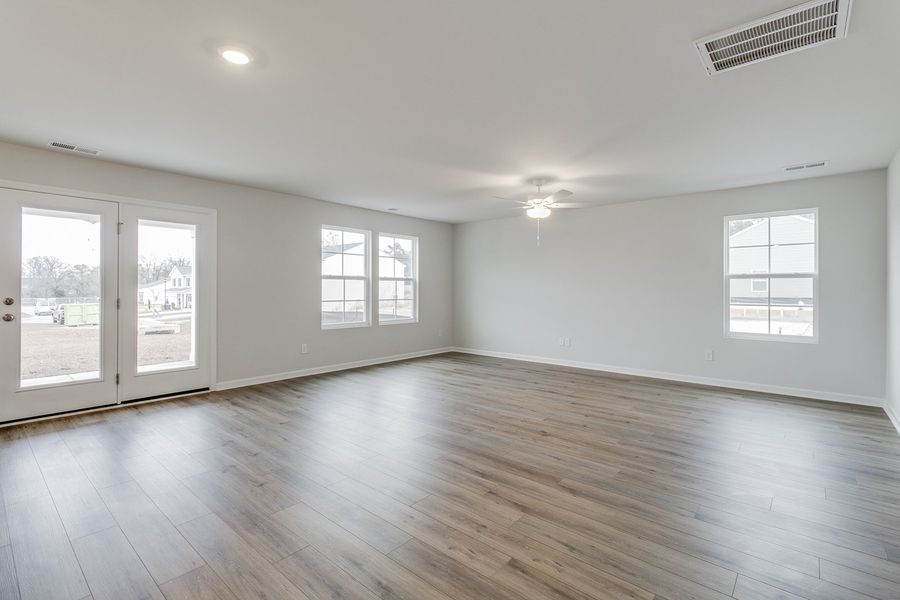 Spacious, unfurnished interior of a new home in Winston Point, Gilbert (Image 16).