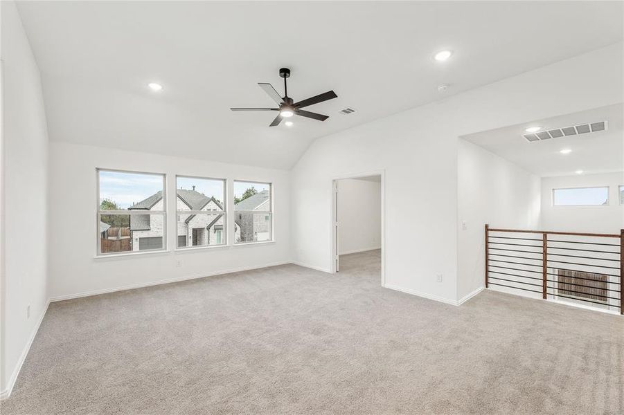Spacious, unfurnished interior of a new home in Willow Wood, McKinney (Image 35).