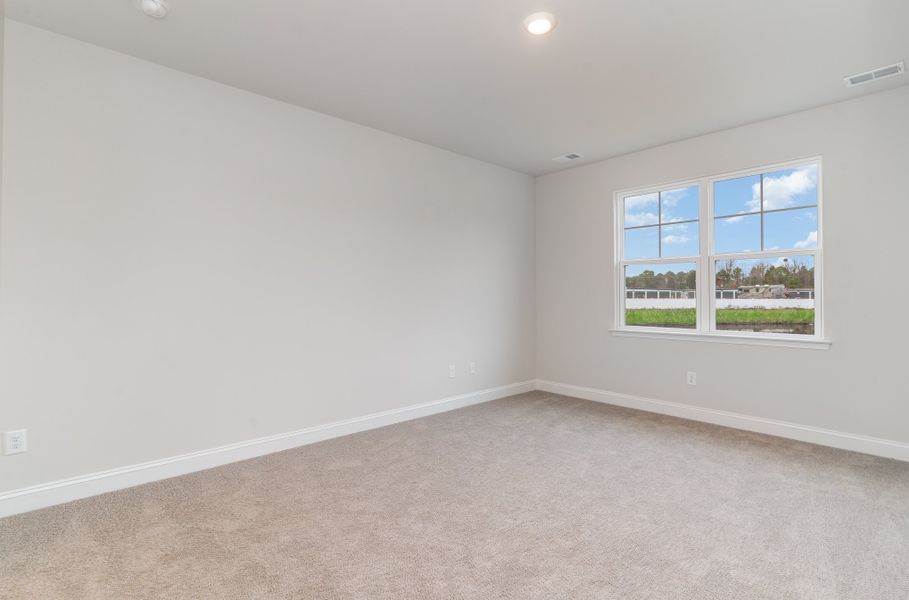 Representative unfurnished interior of a home built from the DARBY by D.R. Horton in Brunswick Plantation, Calabash (Image 21).