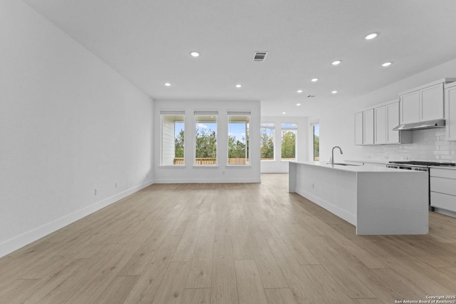 Spacious, unfurnished interior of a new home in , New Braunfels (Image 20).