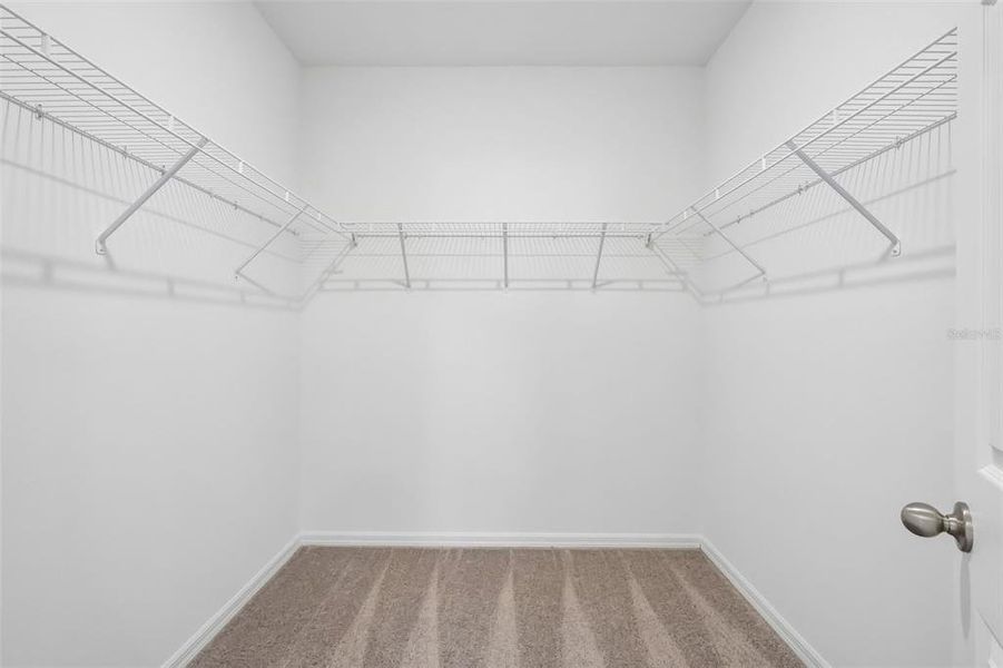 Spacious, unfurnished interior of a new home in Eagletail Landings, Howey-in-the-Hills (Image 17).