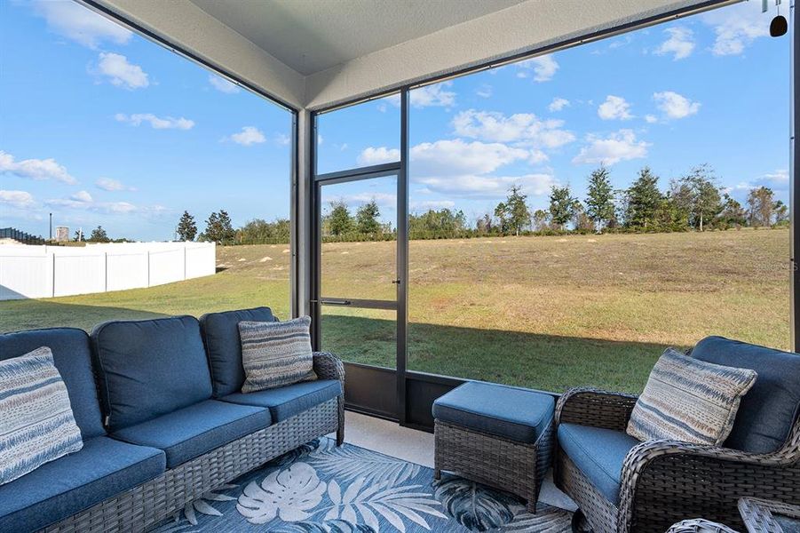 Exterior details and patio area of a home in , Minneola (Image 3).