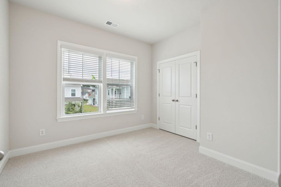 Spacious, unfurnished interior of a new home in Central Park, Charleston (Image 21).