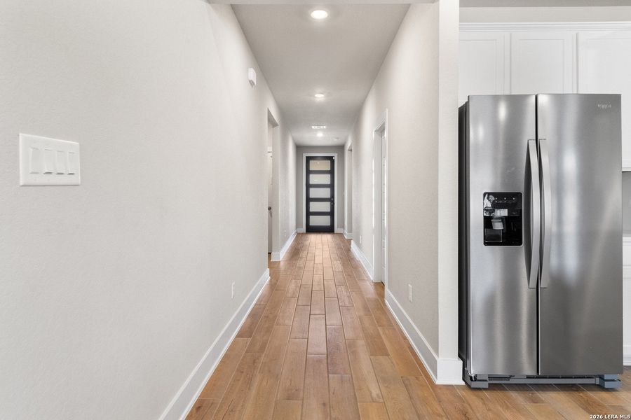 Spacious, unfurnished interior of a new home in Fox Falls, Boerne (Image 32). Spacious, unfurnished interior of a new home in Fox Falls, Boerne (Image 32).