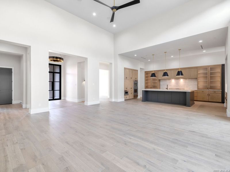 Spacious, unfurnished interior of a new home in , San Antonio (Image 23).