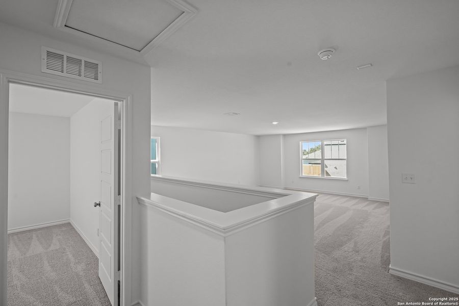 Spacious, unfurnished interior of a new home in Davis Ranch, San Antonio (Image 31).