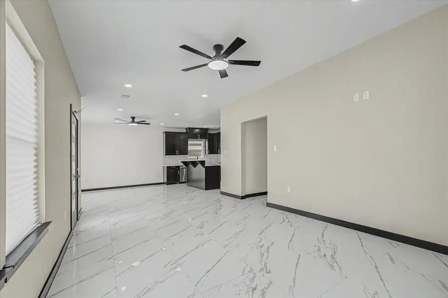 Spacious, unfurnished interior of a new home in , Houston (Image 20).