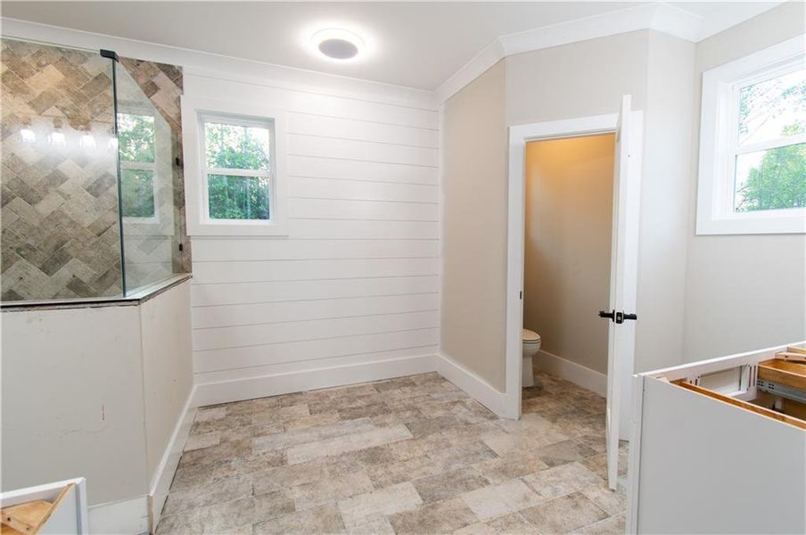 Spacious, unfurnished interior of a new home in , Fairmount (Image 25).