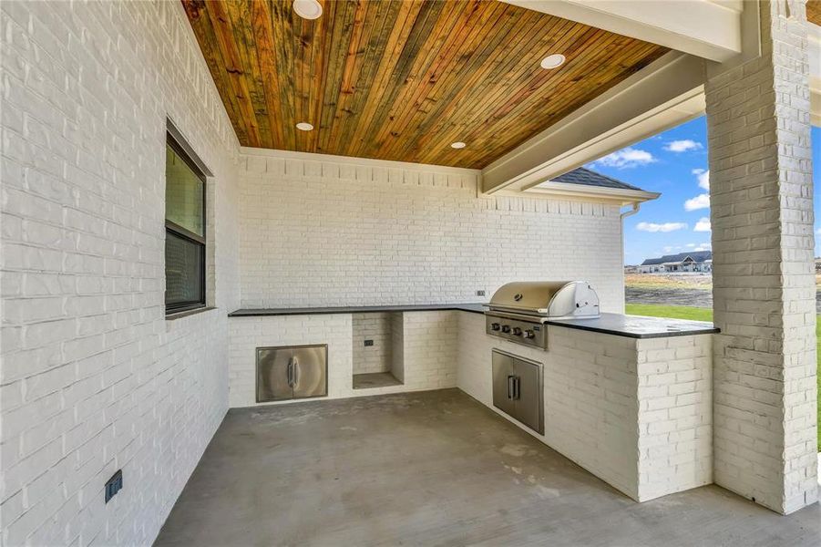 Exterior details and patio area of a home in , Aledo (Image 4).